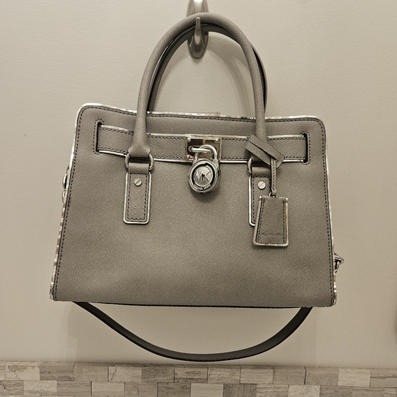 MICHAEL KORS MEDIUM HAMILTON! EUC
$658. Original price - Picture 10 of 12